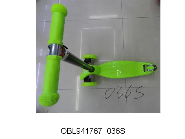 大米高PU四轮滑板车带灯光 4色混装_OBL941767